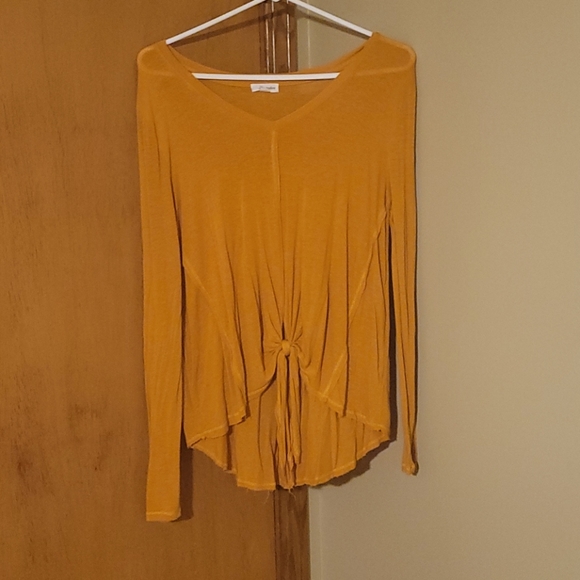 Eyeshadow brand shirt, size medium. Mustard yellow - Picture 1 of 1